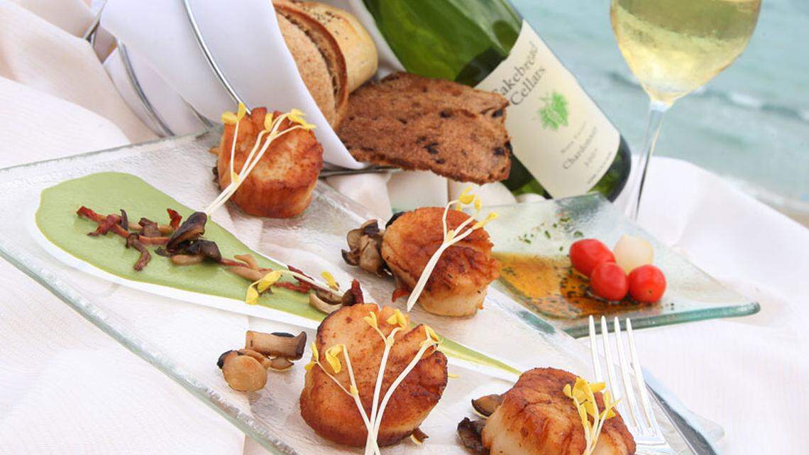 Cero Restaurant at the Ritz Carlton Hotel, Fort Lauderdale: Shelllfish Dishes. Lobster Bisque. Photo: Roberto Koltun.