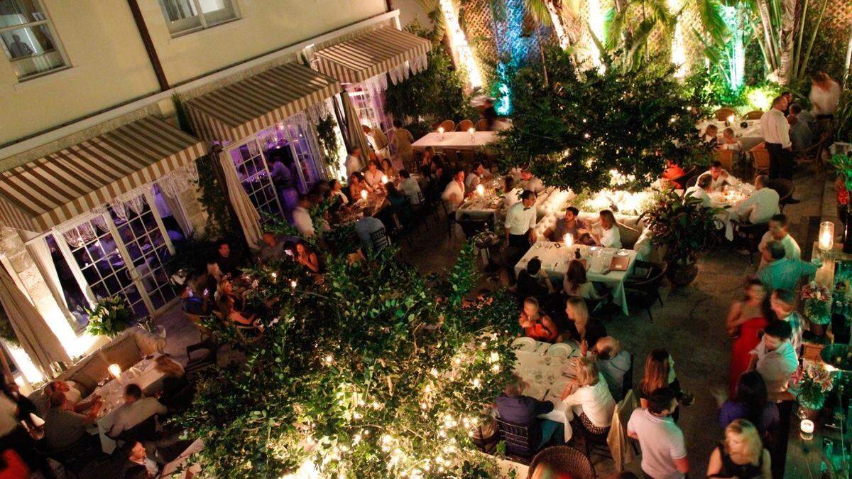 Want to blow a lot of money on dinner? Of course you do. Villa Azur has you covered. Me, I'm just going to pick up a Publix sub.