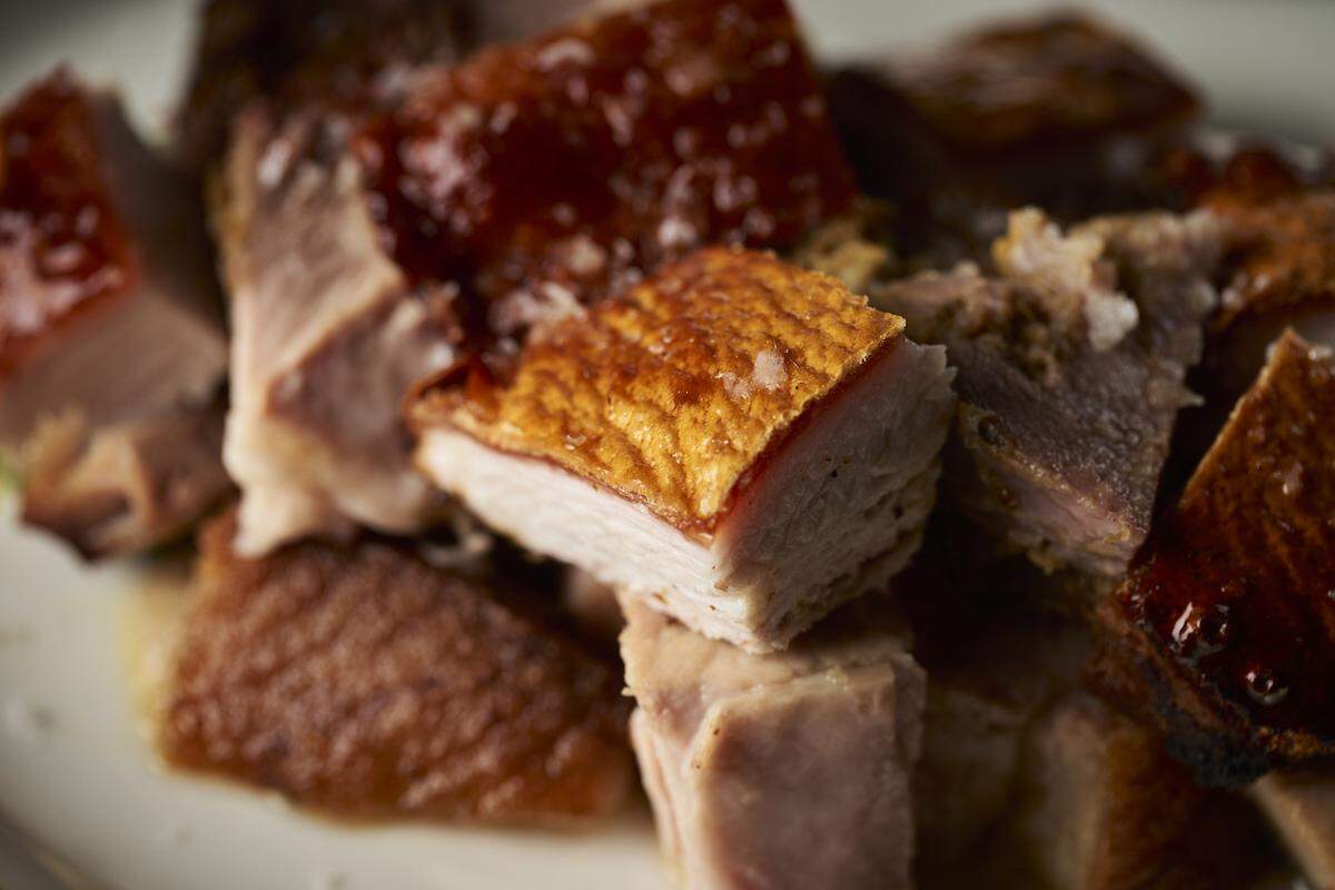 Lechoó asado at La Placita