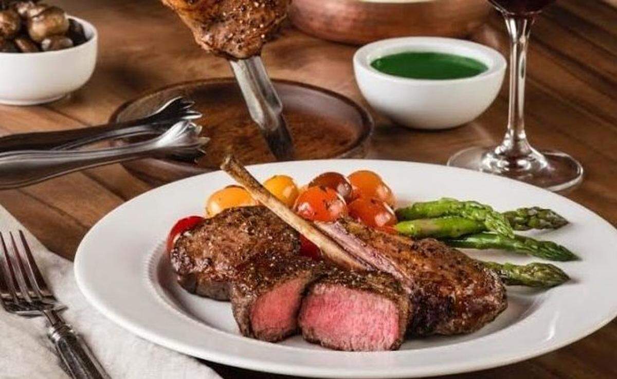 Texas de Brazil es un restaurante muy popular en el Dolphin Mall.