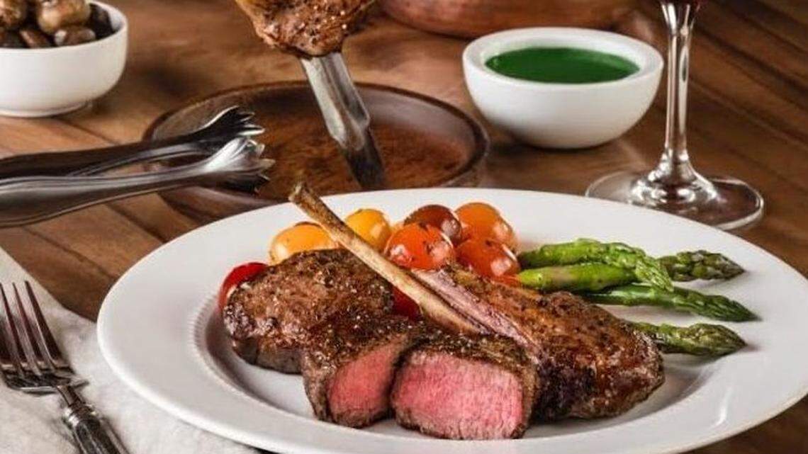 Texas de Brazil es un restaurante muy popular en el Dolphin Mall.