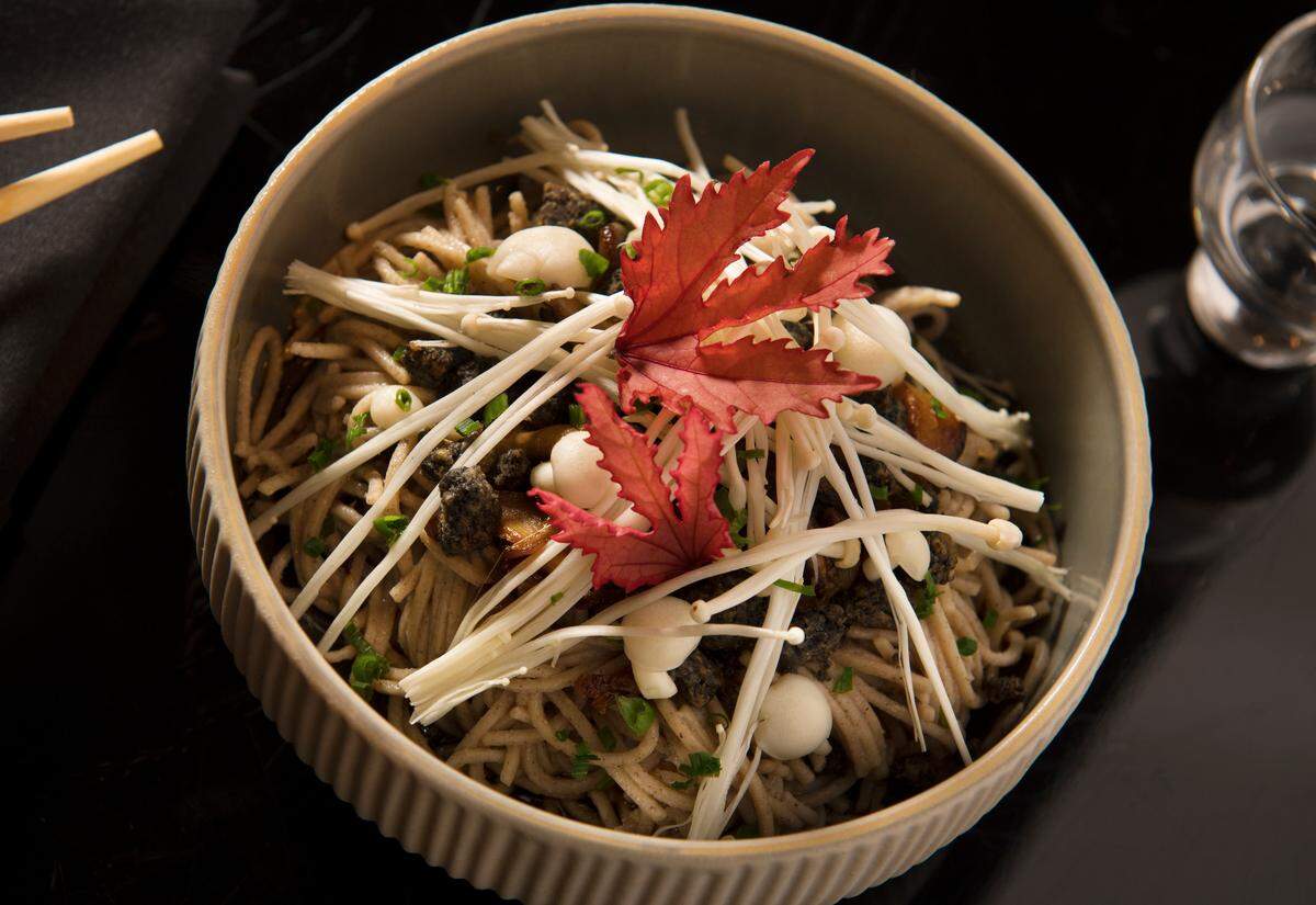 Soba shitake salad