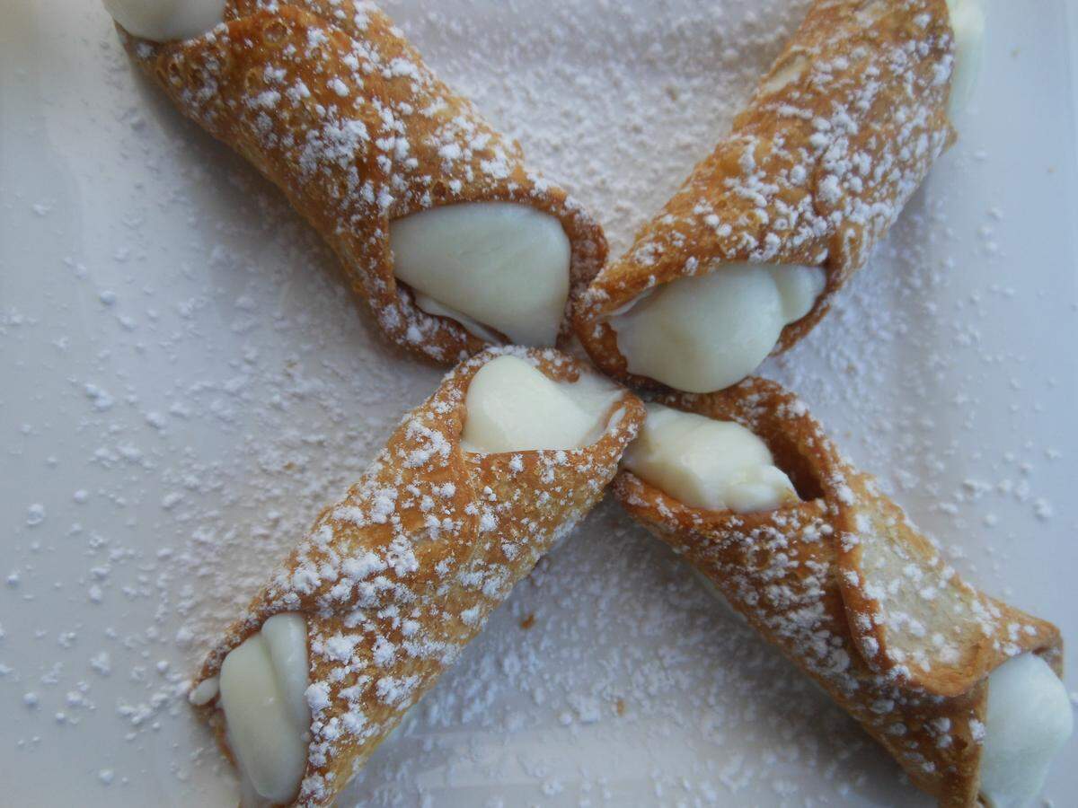 Canoli at Bay Vista Pizzeria