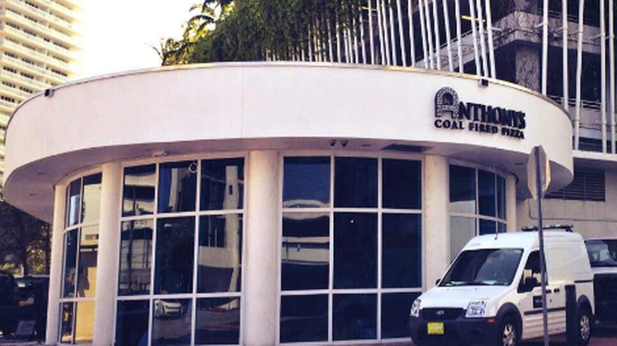 Anthony's Coal Fired Pizza opens in Miami Beach.