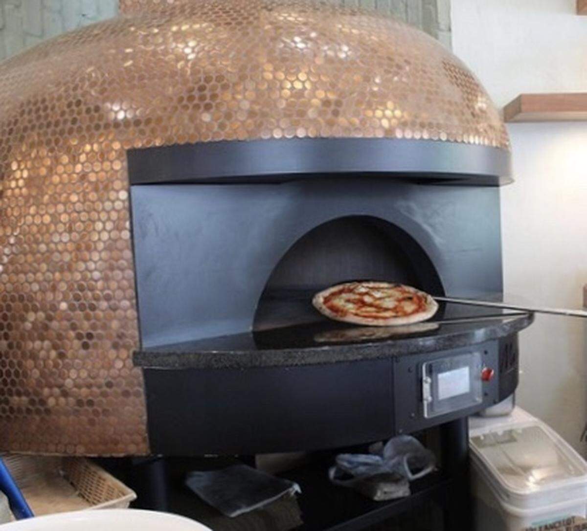 Sette has a snazzy pizza oven