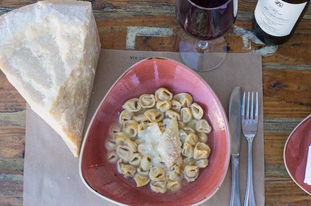 Freshmade tortellini at Via Emilia 9