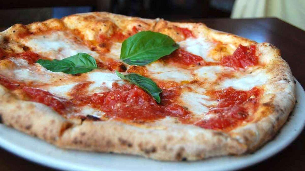 Bay Vista Pizzeria's Margherita Pizza