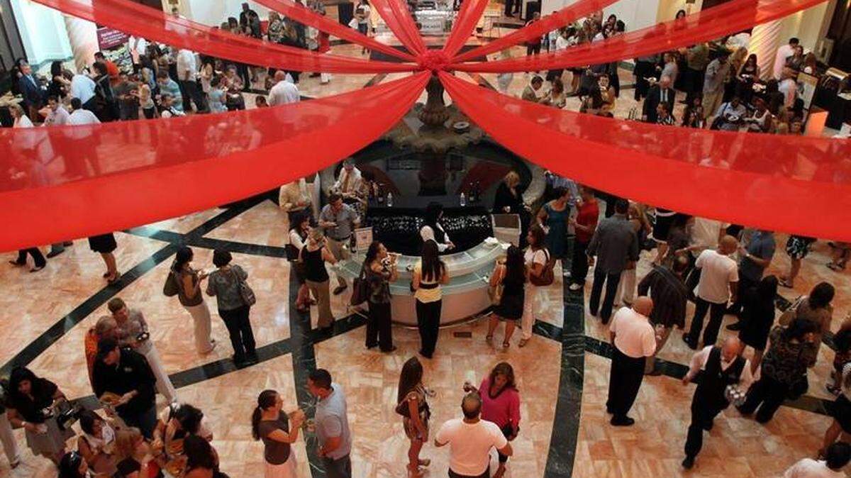 Participants taste samplings from Coral Gables restaurants and vote for their favorite dish during the Taste Of The Gables at the Westin Colonnade in 2011. ALLISON DIAZ Miami Herald File