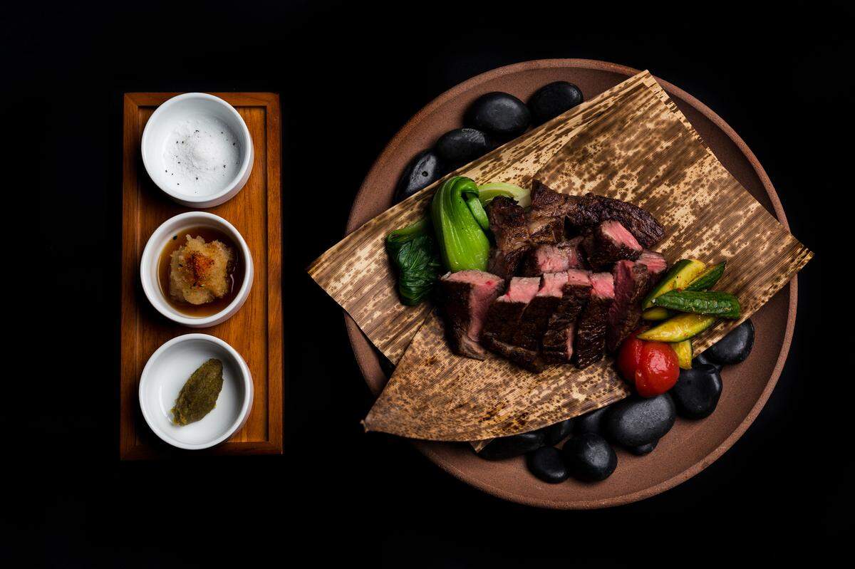 Robata Wagyu Sirloin Steak; photo/DeepSleep Studio