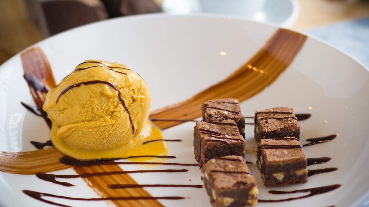 Former Univision personality Roger Borges has reinvented himself as brownie maker. This weekend, is he collaborating on a special brownie and lucuma ice cream dessert with Kendall's Dr. Limon Peruvian restaurant.