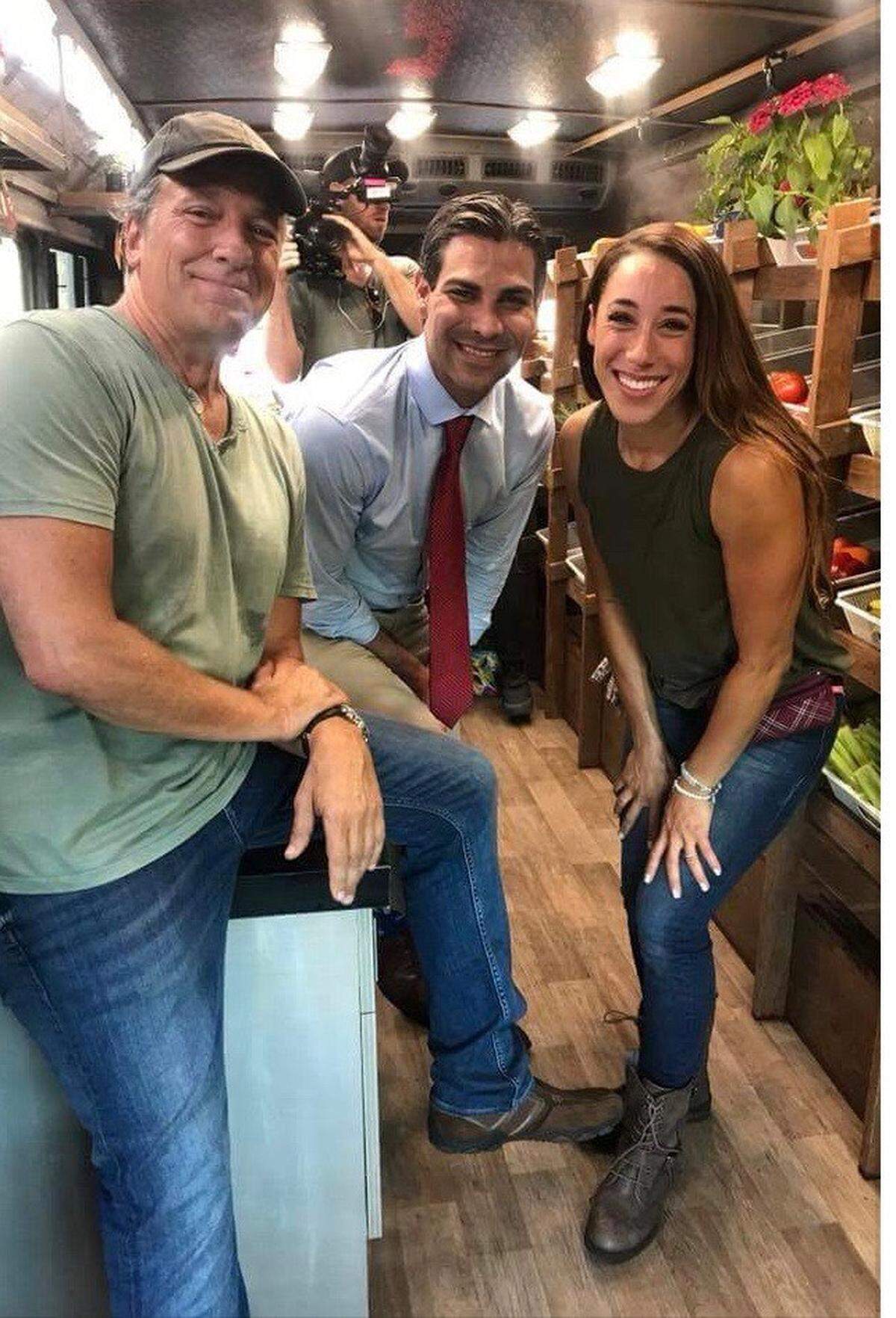 Mike Rowe, left, and his Facebook show "Returning the Favor" surprised Asha Loring, as did Miami mayor Francis Suarez.