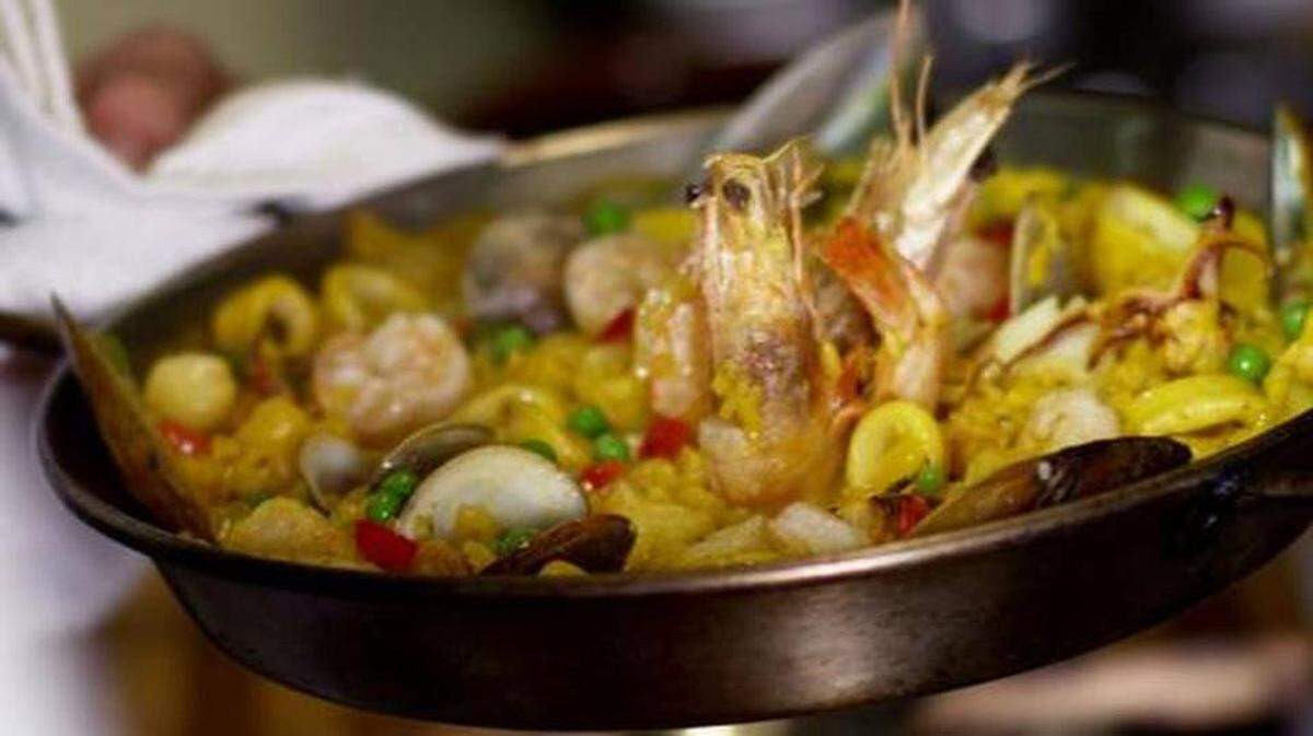 Seafood paella at El Carajo