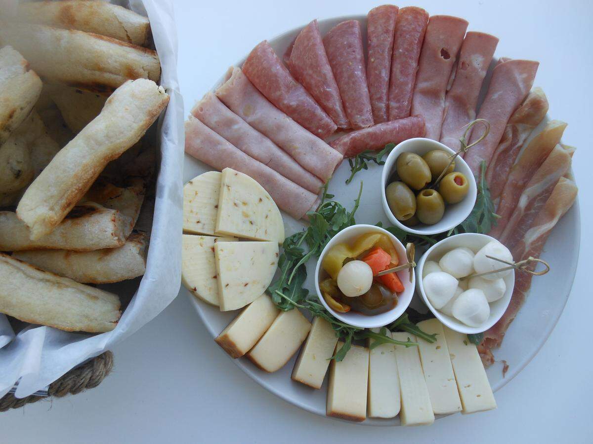 Antipasto platter at Bay Vista Pizzeria