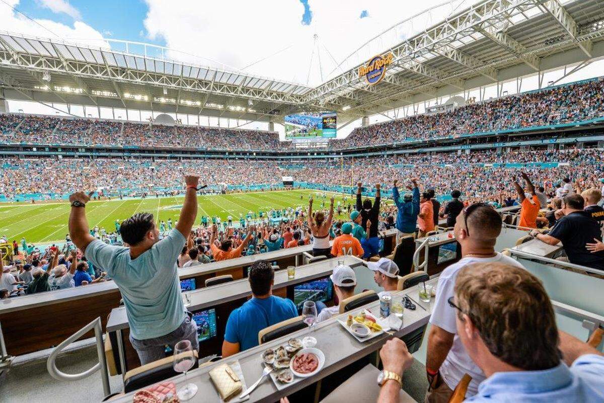Crowd at one of the NINE Suites at Hard Rock Stadium. Photo courtesy of Miami Dolphins.