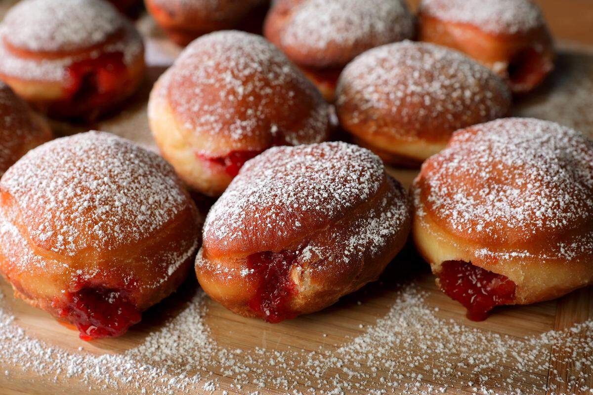 Sufganiyot, jelly doughnuts served by some Jewish families at Hanukkah. (David Carson/St. Louis Post-Dispatch/TNS)