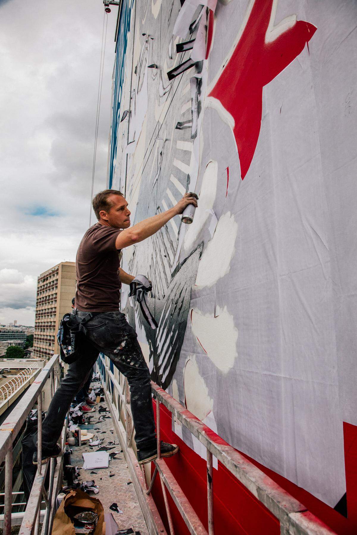 Shepard Fairey gets honored at Art Wynwood for his contribution to the art world.