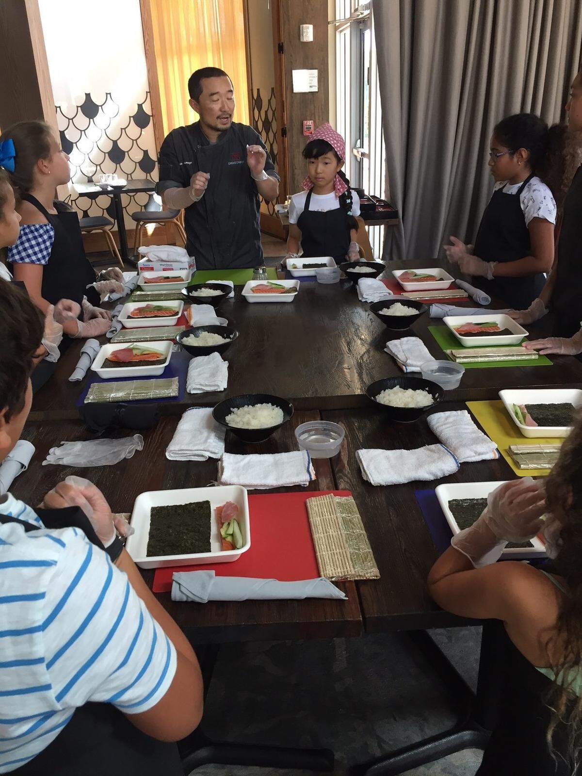 Kids sushi-making class at Dragonfly Doral.