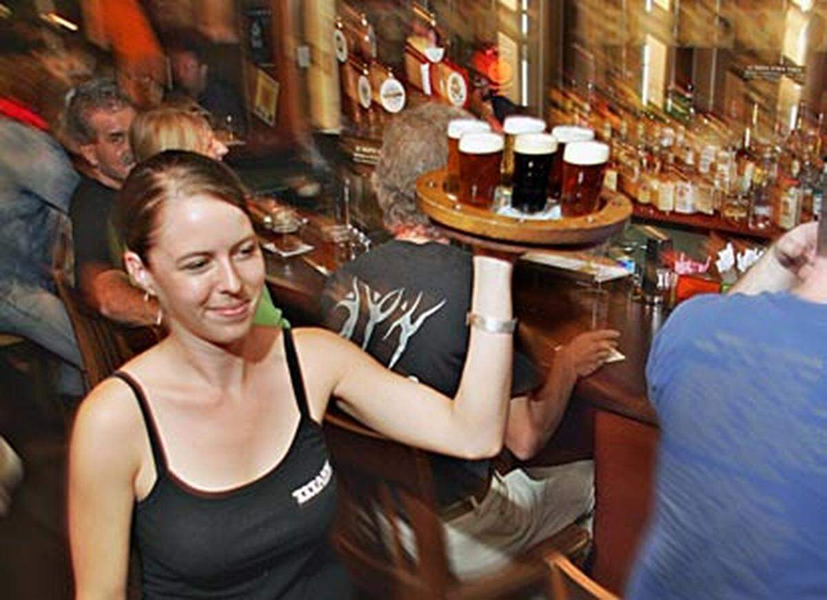 Delivering house-made brews at Titanic Brewery in Coral Gables. Photo: Pedro Portal/Miami.com