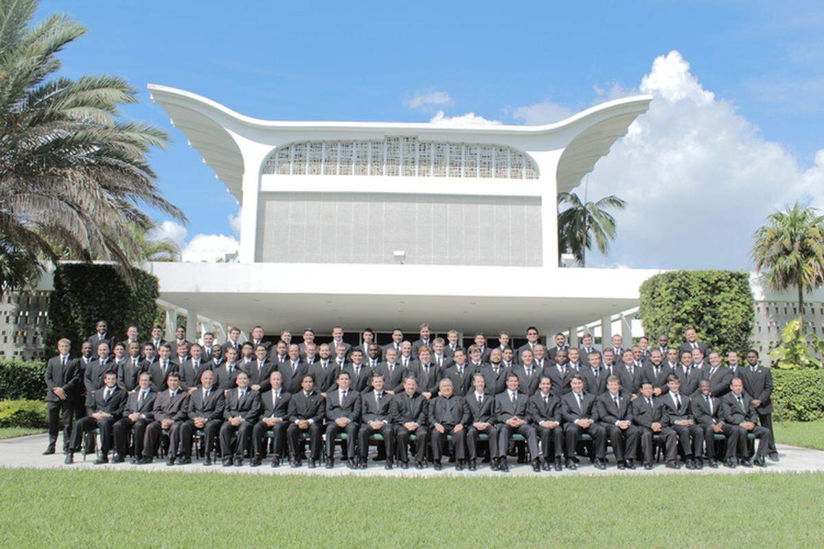 Look at all those priests!
