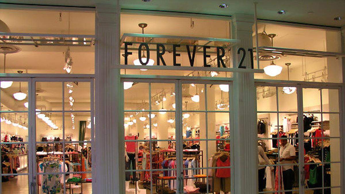 Forever 21 may close their Lincoln Road shop. It is the only one in Dade being considered for the chopping block.