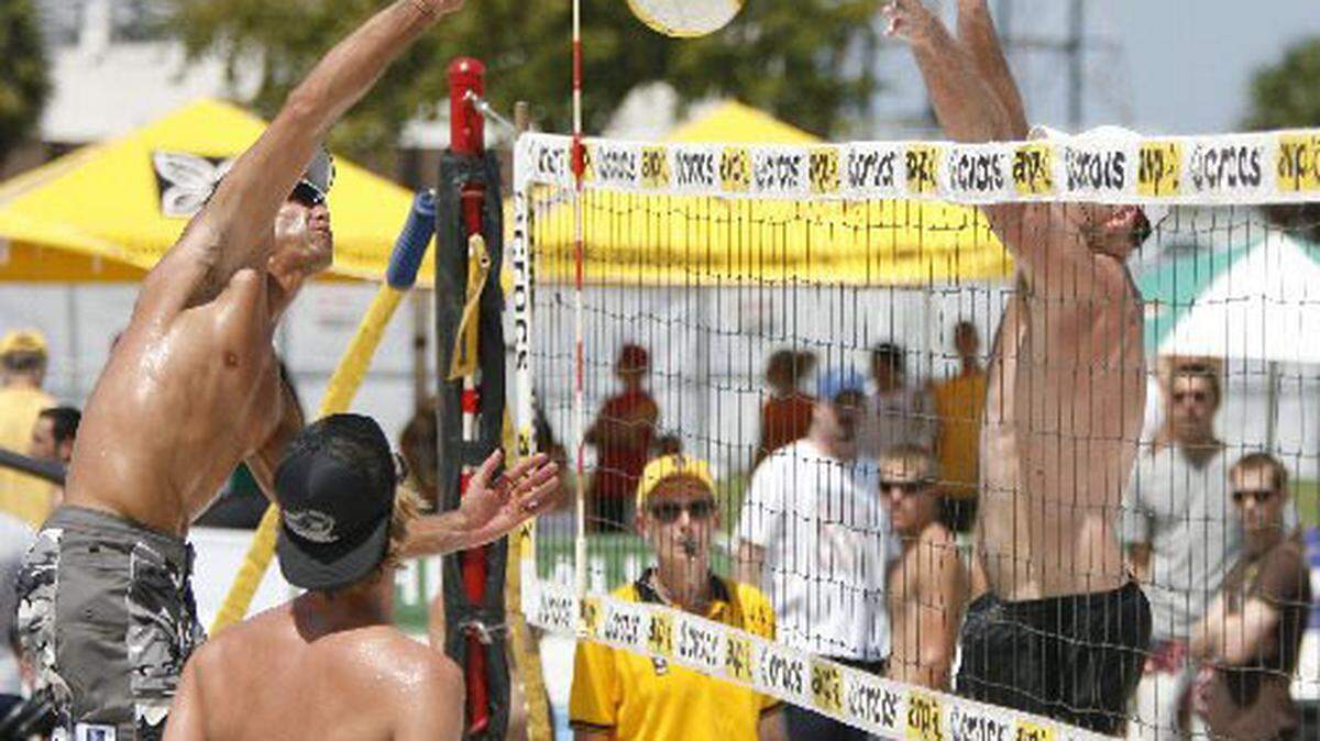 <p>Sun. Sand. Set. Spike!</p>