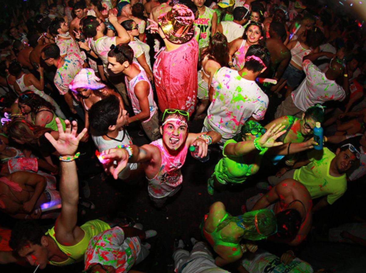 The Life In Color (formerly known as Dayglow) event with splattered paint and DJs took place at the Miami Beach Convention Center on Friday, Dec. 28. Photo: Tomas Loewy