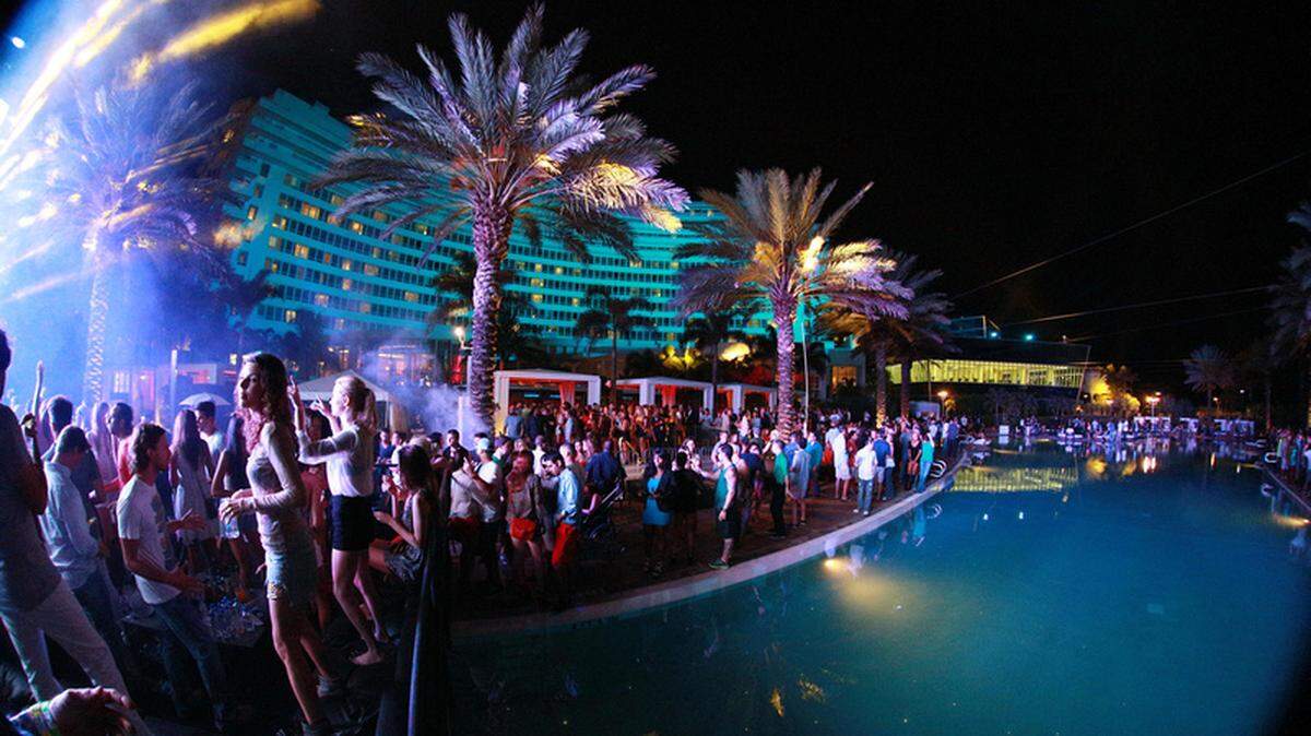 Partying at the Fontainebleau