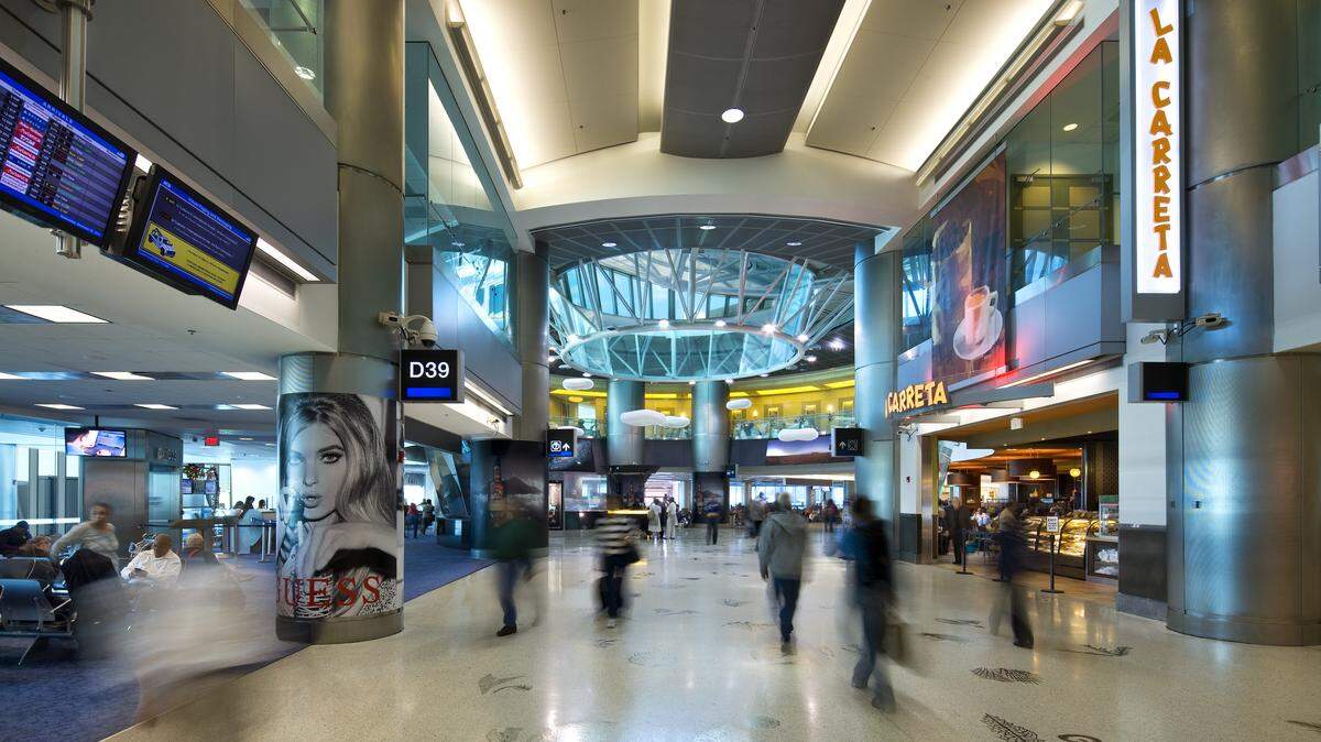 La Carreta (in terminals D West and E) is just one of the good choices you can make at Miami International Airport.