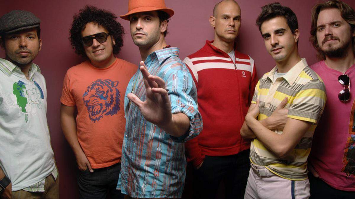 Los Amigos Invisibles.