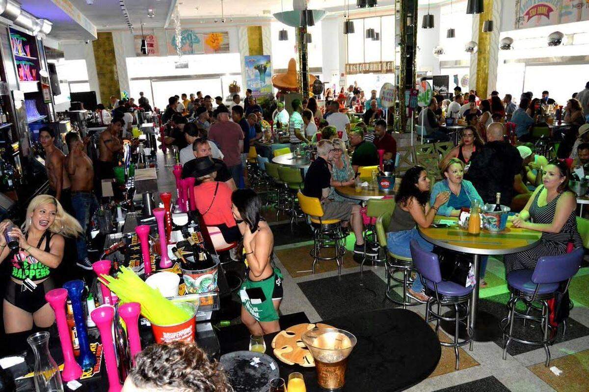 The crowd at Señor Frog's Drag Brunch.