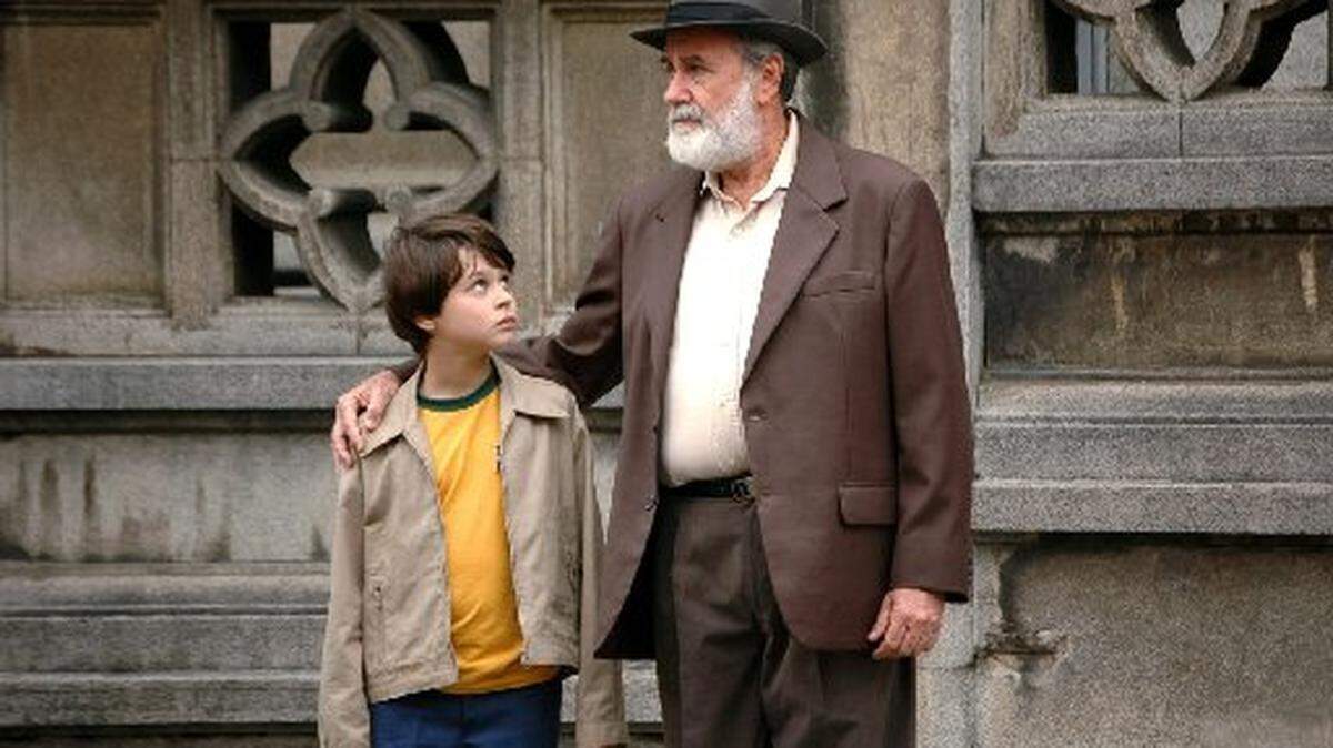 Michel Joelsas is the lonely youngster, Germano Haiut his reluctant new friend in 'The Year My Parents Went on Vacation.'
