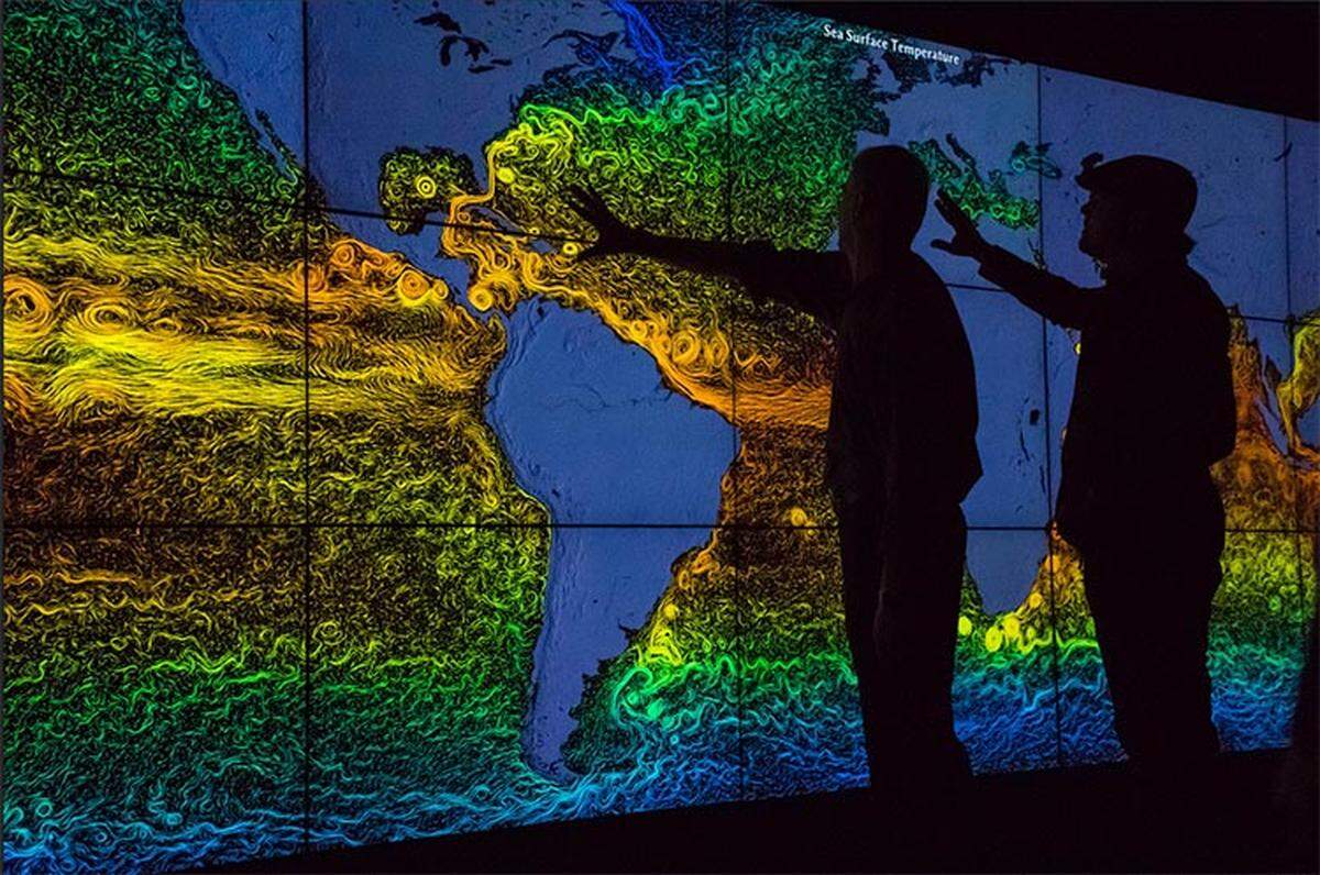 In this scene from 'Before the Flood,' Leonardo di Caprio discusses science with former astronaut Piers Sellars.