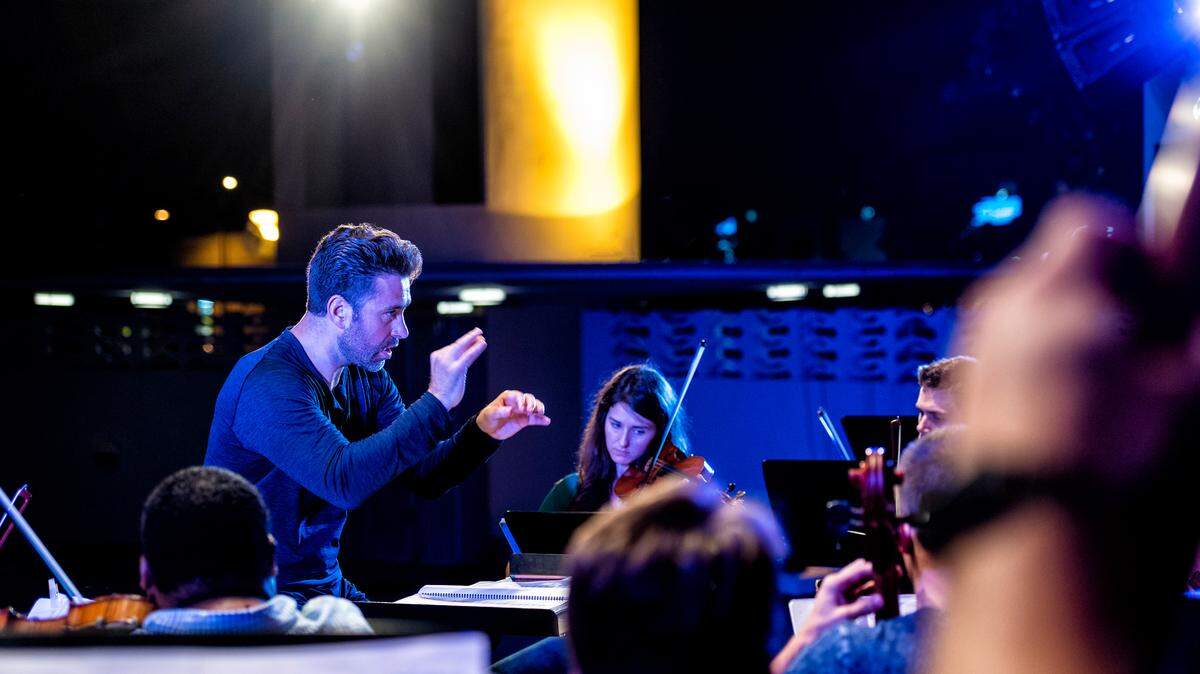 Jacomo Bairos leads the Nu Deco Ensemble in their repertoire that blends classics with today’s hits.