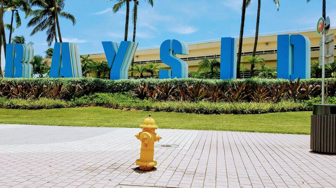 Is there anything good to do at Bayside? No, but we went anyway