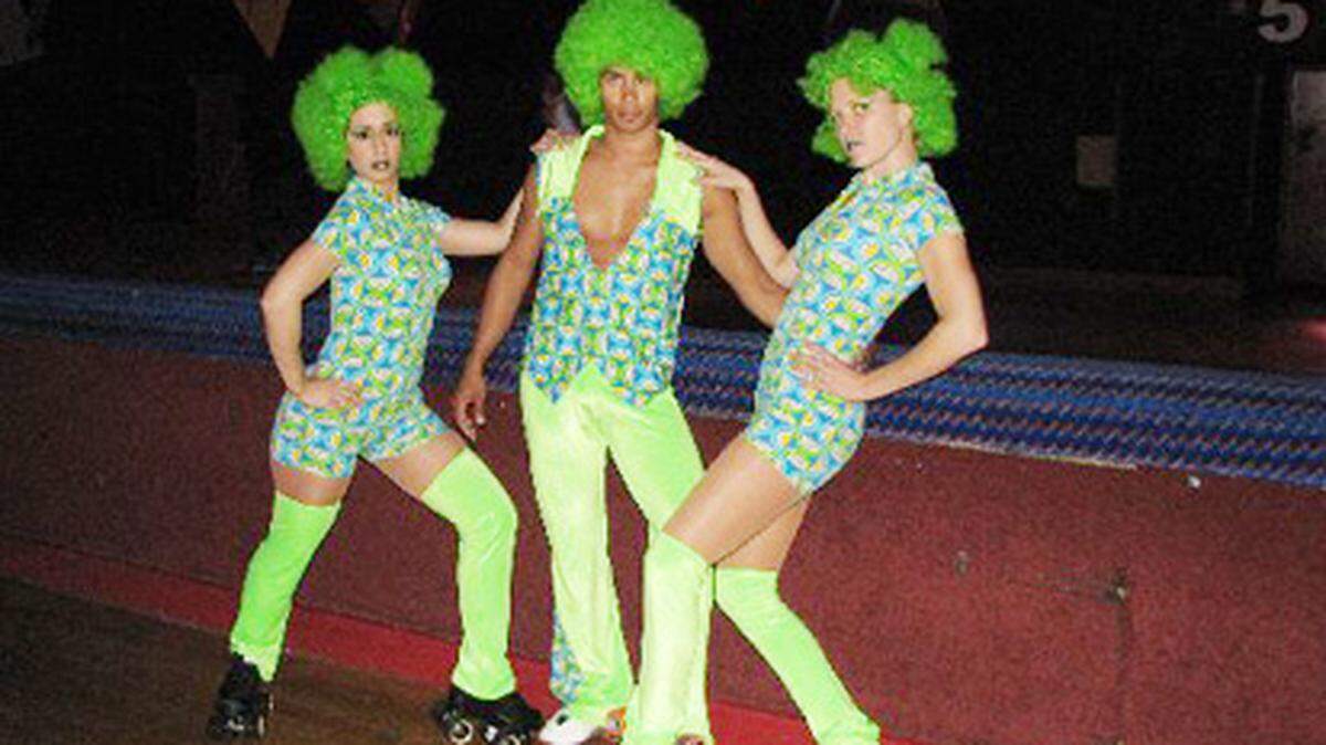 Vestidos para impresionar: los patinadores van por todo en Super Wheels. Foto: cortesía de Illeigh Reynolds