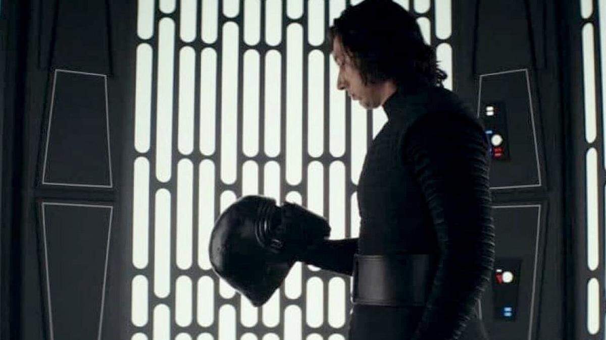 What do you call this dumb mask Kylo Ren wears? If you know the answer, you will win at this Trivia Night.