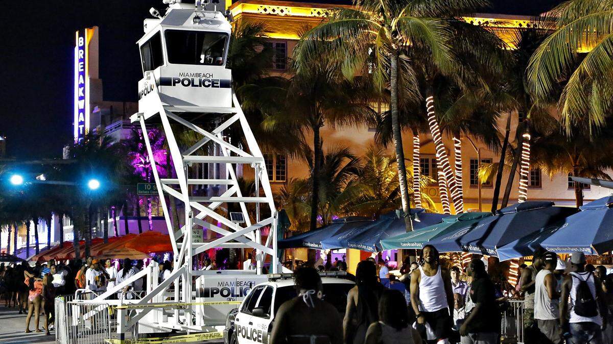 Ocean Drive is closed to car traffic as the crowds and revelers arrive in Miami Beach for Urban Beach Week on Friday, May 26, 2012.