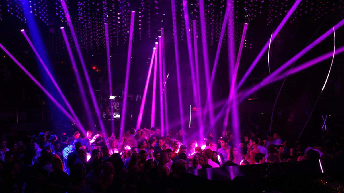 Story nightclub in Miami Beach is challenging a city ordinance that would force it to stop liquor sales at 2 a.m.