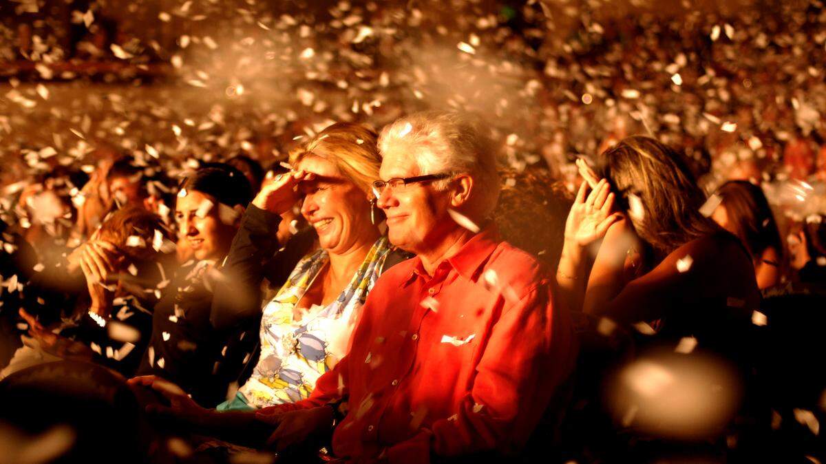 If you're in the audience, you're gonna get snowed on (kind of) at 'Slava's Snowshow.'