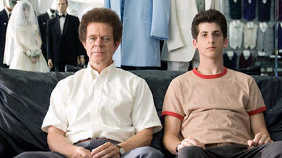 High school senior Danny (newcomer Steven Kaplan) and his dad (William H. Macy) in the movie Bart Got a Room.
