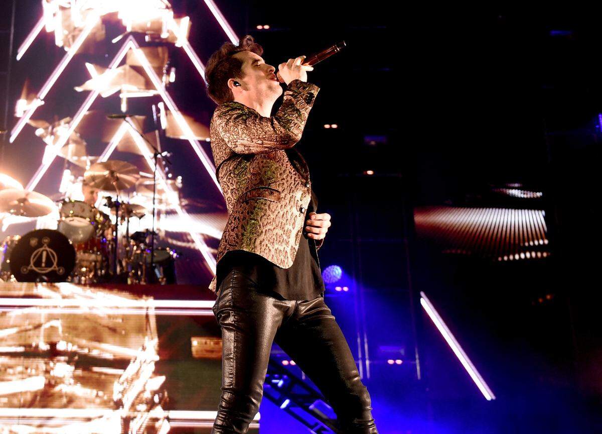 INGLEWOOD, CA - MARCH 28:  Singer/songwriter Brendon Urie of Panic! At The Disco performs at The Forum on March 28, 2017 in Inglewood, California.  (Kevin Winter/Getty Images)