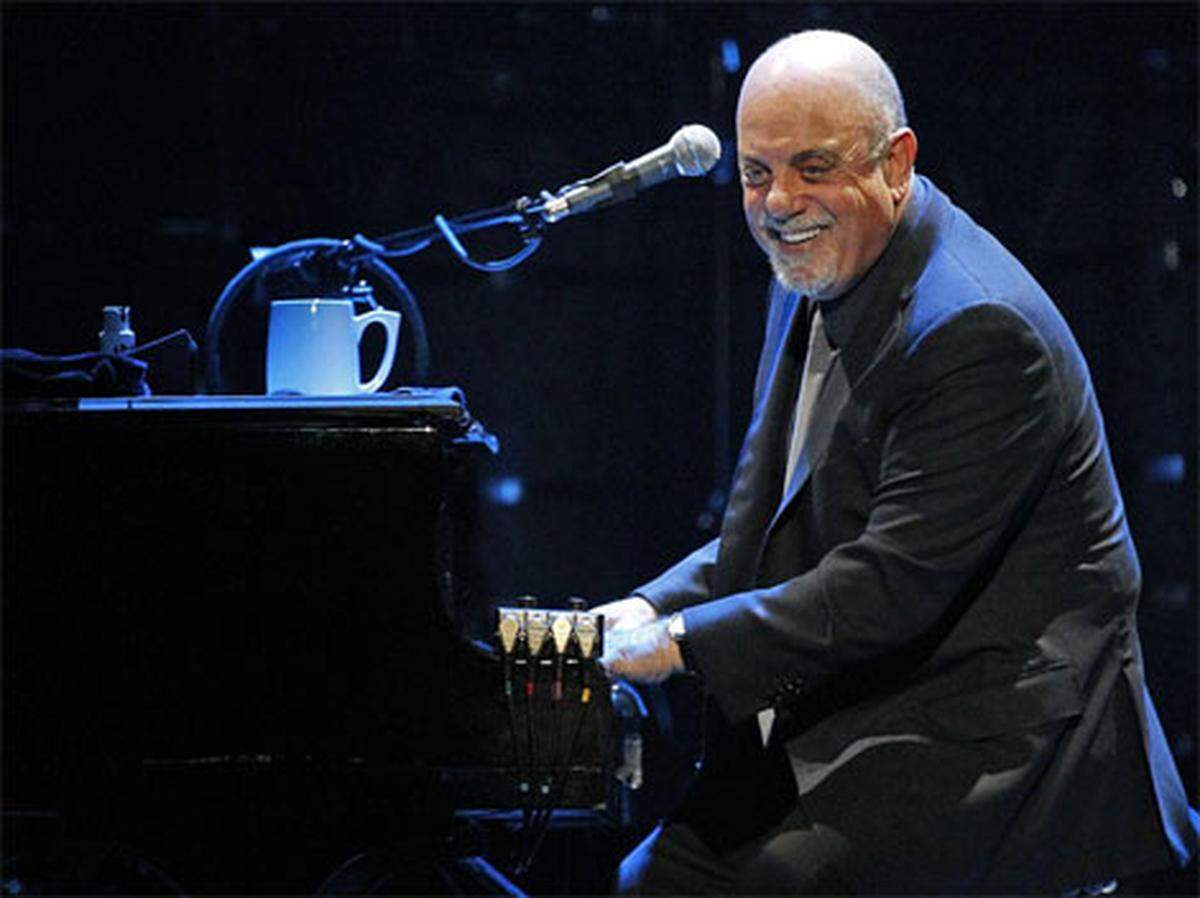 Billy Joel performs at the BB&amp;T Center on January 7, 2014 in Sunrise. Photo: Eliot J. Schechter