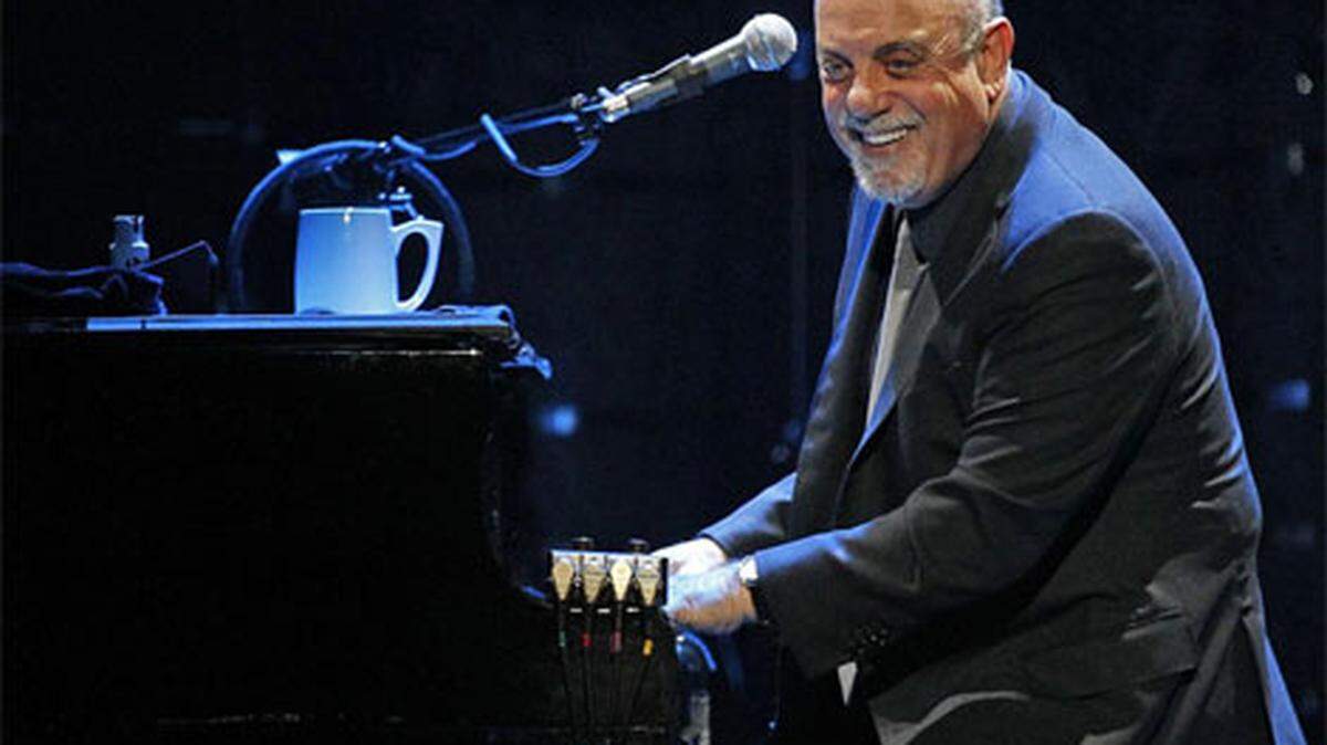 Billy Joel performs at the BB&amp;T Center on January 7, 2014 in Sunrise. Photo: Eliot J. Schechter
