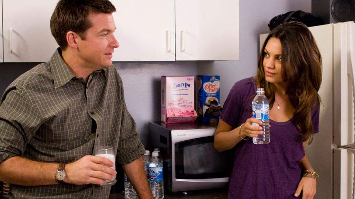 Jason Bateman and Mila Kunis in a scene from Extract.