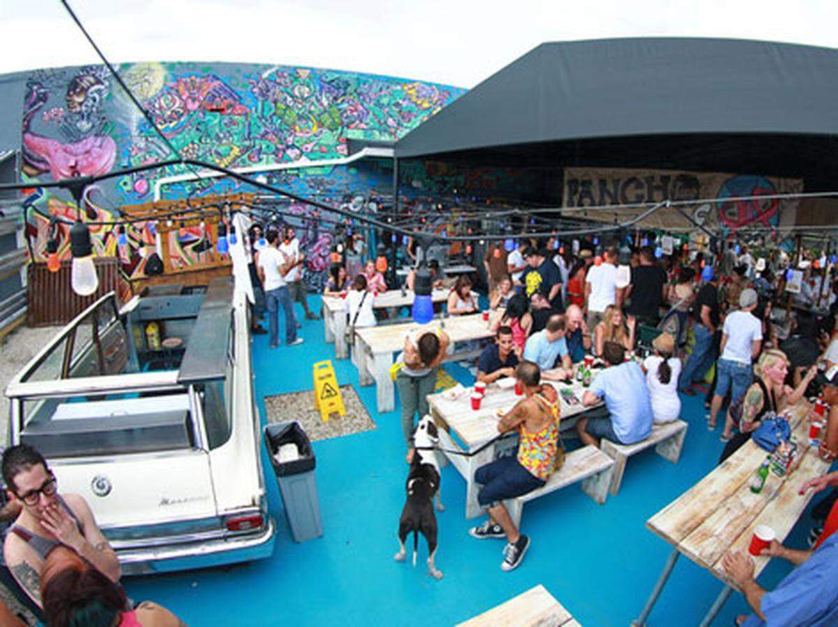 The patio at Wood Tavern, Miami's most popular watering hole with Lyft riders.