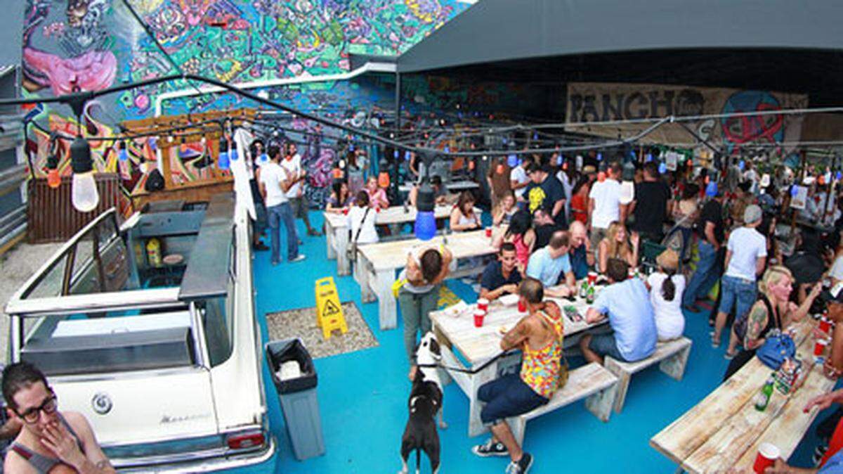 The patio at Wood Tavern, Miami's most popular watering hole with Lyft riders.