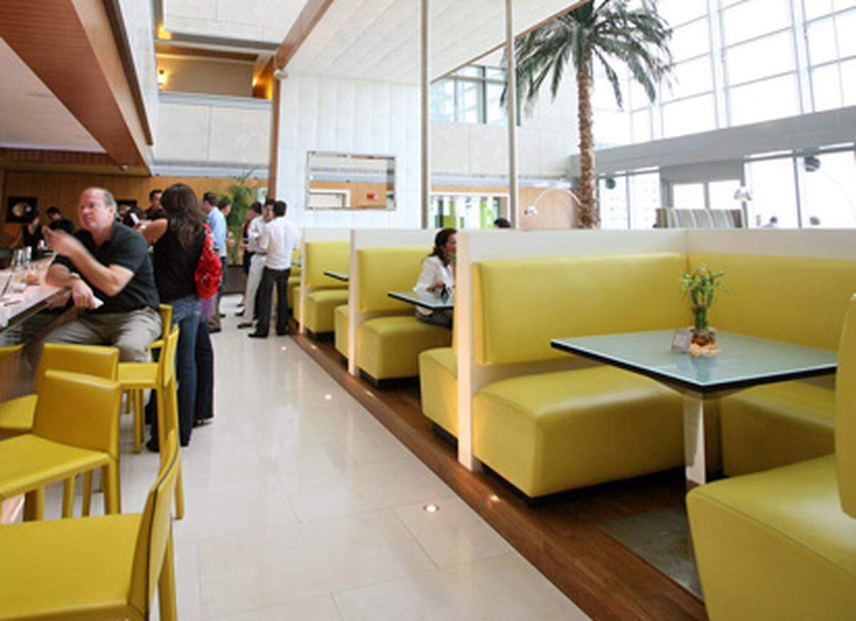 Level 25's Elevated Fridays at the Conrad hotel. Photo: Jipsy.
