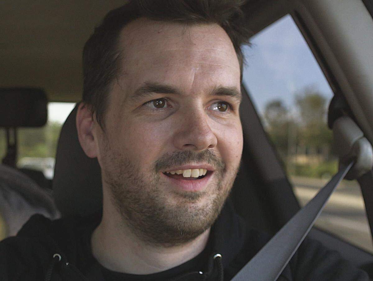 LEGIT -- Pilot -- Episode 1 (Airs Thursday, January 17, 10:30 pm e/p) -- Pictured: Jim Jefferies as Jim -- CR: FX
