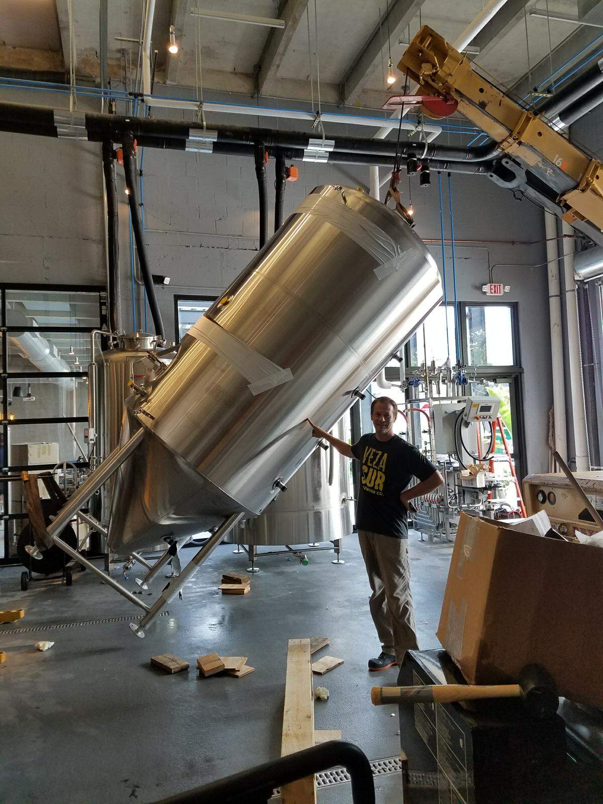 Brewmaster Asbjorn Gerlach oveseeing installation of tanks. Photo by Naty Pascual.