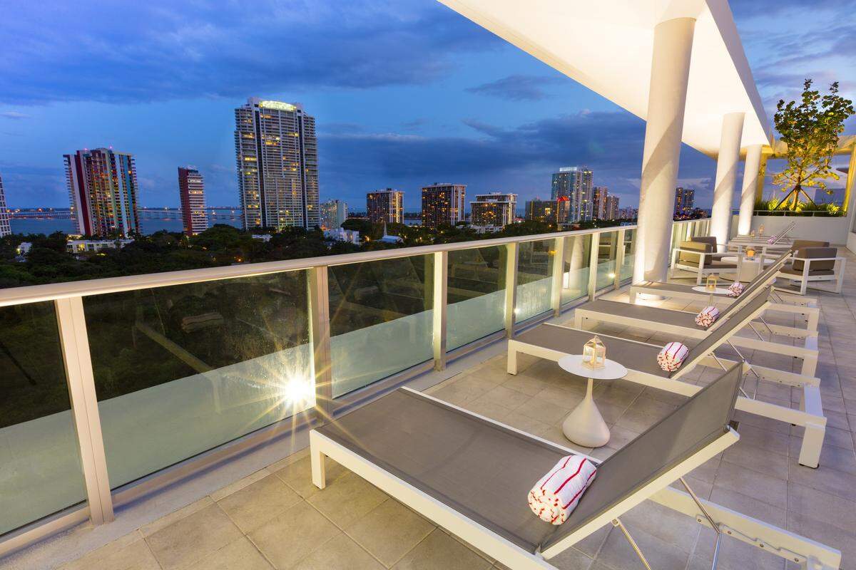 Atton Brickell Miami overlokks Biscayne Bay and also has views of Miami's skyline. (Carma Connected)
